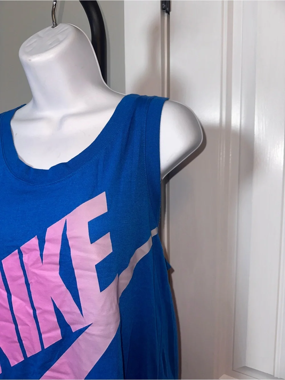 Nike Size Medium Women’s Royal Blue & Pink Ombré Tank with Logo